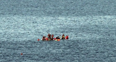 Sobrepeso y oleajes causaron naufragio de migrantes venezolanos