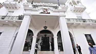 Ministro Álvaro Alemán admite que pidió $9.3 millones