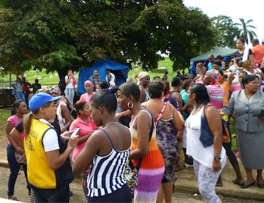 Familiares de detenidos protestan en la cárcel de Colón