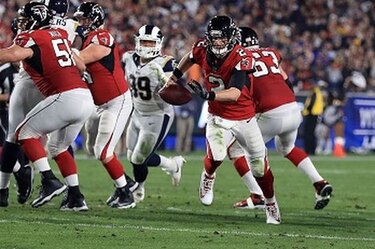 Falcons derrotan a los Rams y avanzan a ronda divisional