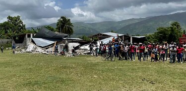 Cifra de muertes por el terremoto en Haití sube a 2,207