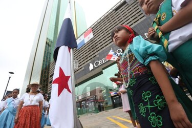 Panamá rinde honores a sus símbolos patrios