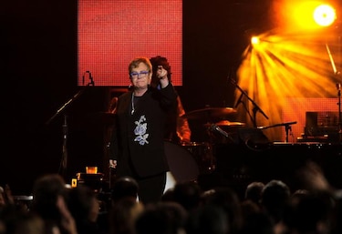 Elton John lanza una campaña contra el sida