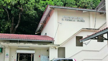 Posible escasez de fármacos por demoras en el Minsa