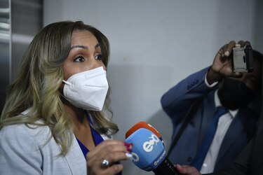 Yanibel Ábrego dice que la atacan por ser ‘pobre’ y asegura que su primo con doble salario ‘no es el único’