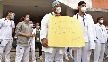 Pandemia golpea la salud mental de médicos jóvenes   