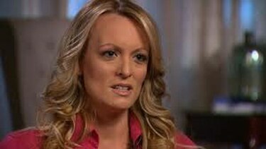 Stormy Daniels es indemnizada con $450 mil por arresto en club de estriptis