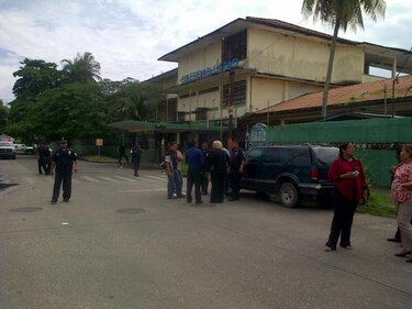 Desalojan colegio Abel Bravo de Colón por un artefacto explosivo