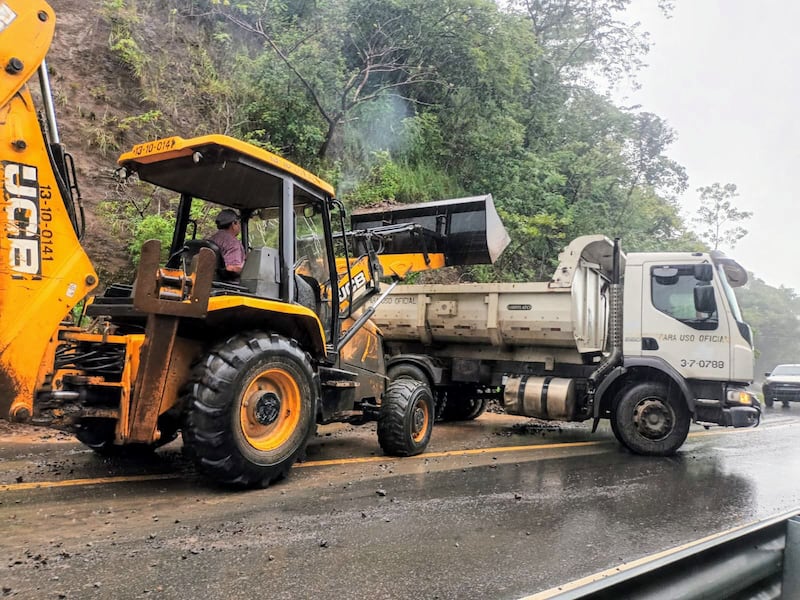 Más de 60 vías afectadas por lluvias; avanzan las reparaciones en zonas críticas