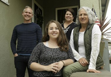 Más cortes en Estados Unidos reconocen a familias con tres padres
