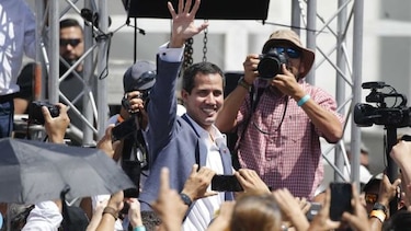 Juan Guaidó responde a reto de Nicolás Maduro y espera elecciones este año