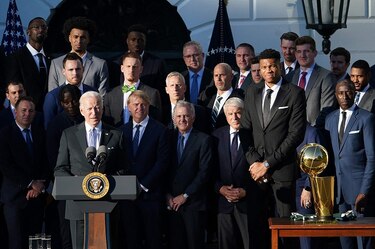 Presidente Biden recibe en la Casa Blanca a los campeones de la NBA