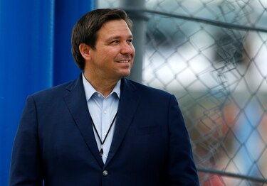 Florida prohíbe uso de ‘pasaportes de vacunas’ citando la ‘libertad individual’