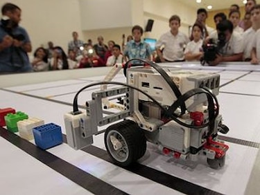 Gobierno de Panamá aprueba $1.5 millones para comprar juegos de robots