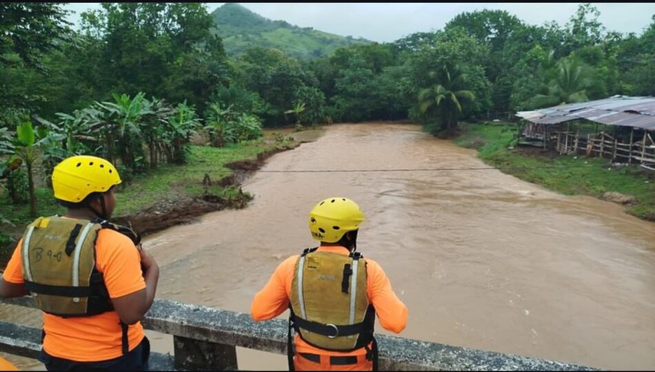Presidente Mulino sobrevuela  los sectores impactados por las inundaciones 