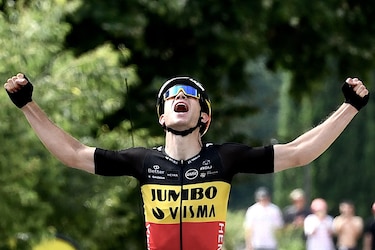 Van Aert gana la etapa 11 del Tour, Pogacar flaquea y Urán y Carapaz se acercan al podio
