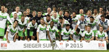 Wolfsburgo gana en los penaltis la Supercopa alemana