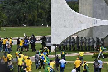 Comisión parlamentaria brasileña pide acusar al expresidente Bolsonaro por alentar el asalto a las instituciones