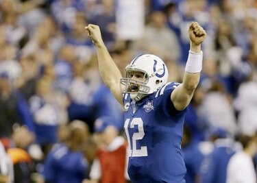 Luck encabeza remontada de Colts sobre los Chiefs