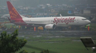 Boda en un avión para eludir las restricciones anticovid en India