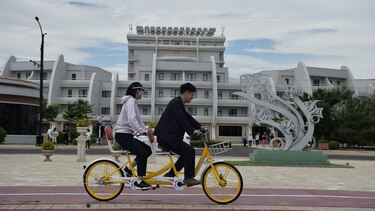 Cómo es el controvertido balneario al estilo Benidorm en Corea del Norte que recibió el primer grupo de turistas rusos