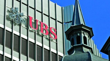 UBS podría trasladar a ejecutivos a España