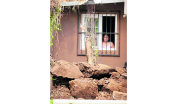 Talud cae sobre Brisas de Vizcaya