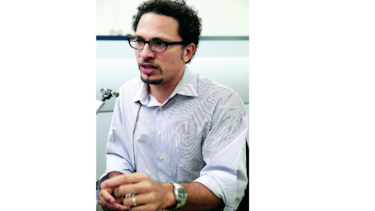MIT premia a científico panameño