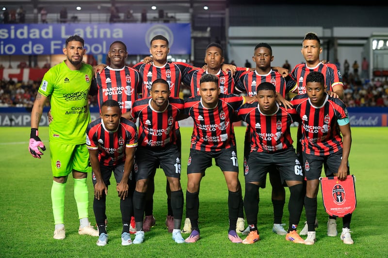 Con la frente en alto: Sporting cae eliminado por el gol de visitante