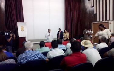 Alcalde Blandón se reúne con comerciantes del Mercado de Abastos