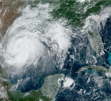 El huracán Hanna toca tierra en Texas