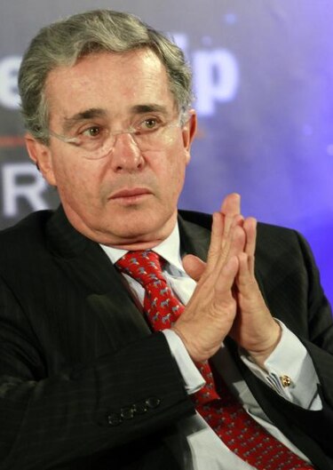 Uribe dice que las FARC quieren 'engañar' con una tregua navideña