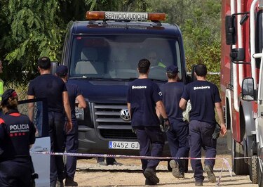 Barcelona homenajea a sus muertos; la Policía sigue buscando a fugitivo