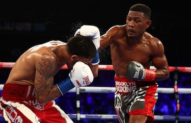 Jacobs derrota con facilidad a Arias en su regreso