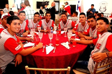 Los campeones del béisbol juvenil visitan la presidencia