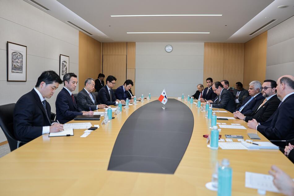 Mulino busca financiamiento en Japón para megaproyectos y atrae interés de Sumitomo