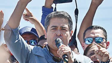 Marchan en apoyo al presidente hondureño