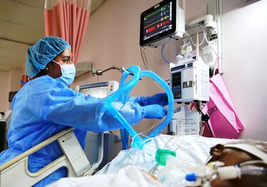 Médicos y enfermeras alertan sobre la escasez de insumos