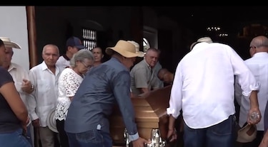 Entre lágrimas y décimas dan último adiós al trovador Miguelito Cano