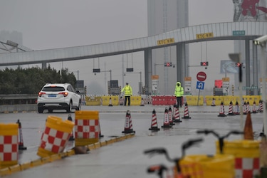 ‘Nadie puede salir’ de Wuhan, el foco de la epidemia en China