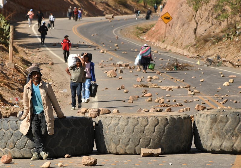 Bloqueos de carreteras en defensa de Evo Morales se concentran en el centro de Bolivia