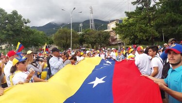 Tenso pulso entre la oposición y el chavismo en las calles de Venezuela