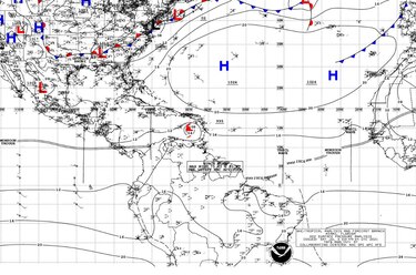 Alertan sobre el paso de la onda tropical No. 12 
