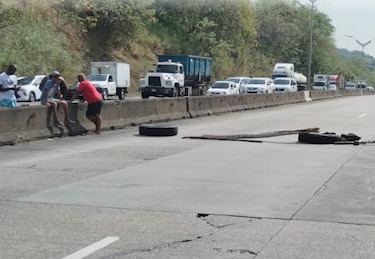 Reabren la autopista Panamá-Colón cerca de la comunidad de Kuna Nega