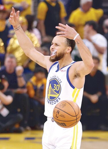 Curry falló todo lo que tiró de a tres, pero terminó feliz