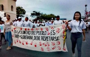 Manifestación a favor de diputado electo en Aguadulce