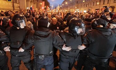 Opositores marchan en toda Rusia