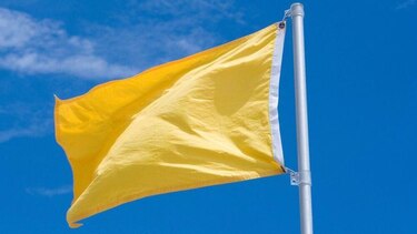 Levantan bandera amarilla en todas las playas por fuertes oleajes