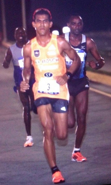 Panameño Castelblanco, líder tras 21 kms de la Maratón Internacional