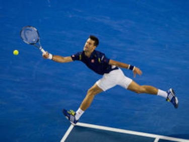 Djokovic arrolla a Federer y avanza a la final en Australia